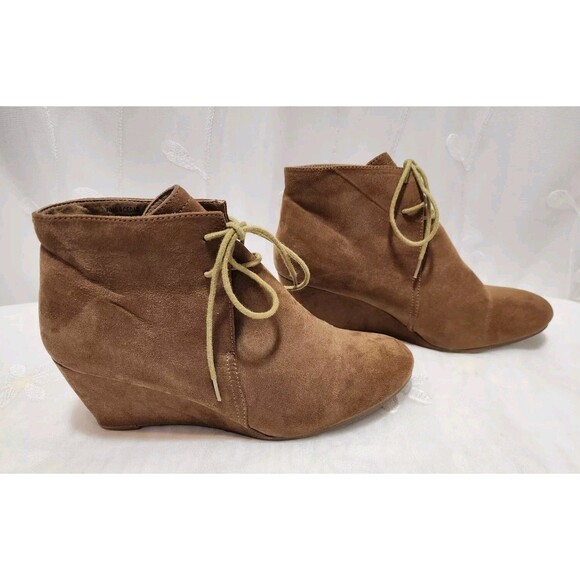 NEW DIRECTIONS WOMENS 9 BROWN BOOTIES CEDAR LACE UP SUEDE WEDGES CONTEMPORARY - Picture 1 of 16